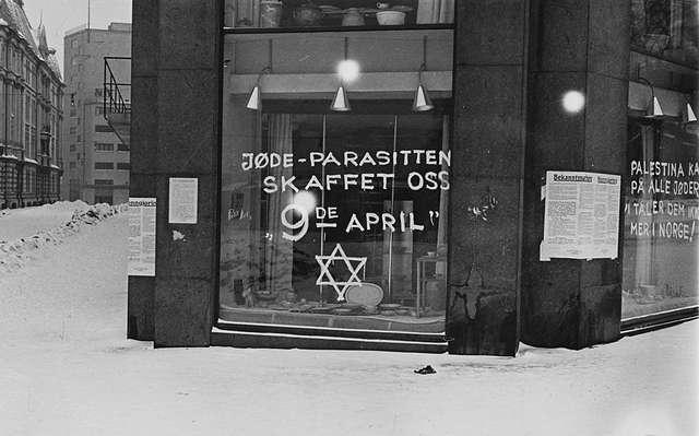 Anti-Semitic graffiti in Oslo, 1941. Source: Wikipedia/Galleri Nor