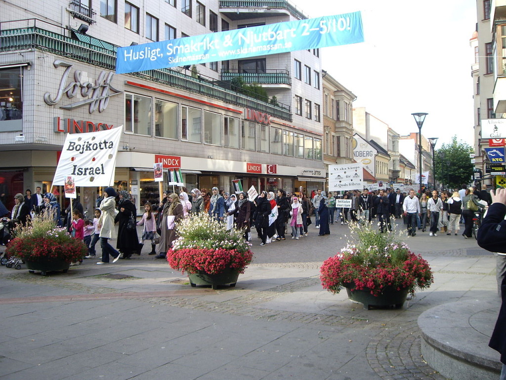 Anti-Israel march in  Malmö, Sweden, September 2008. Photo: Wikipedia/jnestorius