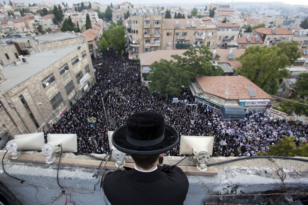 Thousands of Haredim rally in Jerusalem against drafting Yeshiva students, June 2012. Photo: Yonatan Sindel/Flash90