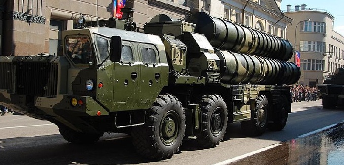 800px-Russian_S-300_launcher_during_the_2009_parade