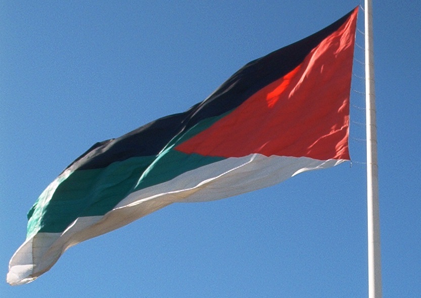 Flag of the Arab Revolt, designed by Sir Mark Sykes, flies in Aqaba, Jordan. Photo: Wikimedia