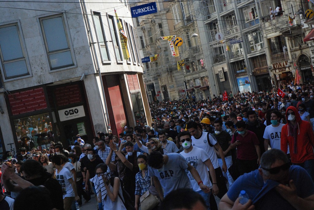 Taksim protest, June 1, 2013. Photo: Araz Zeynisoy / Flickr