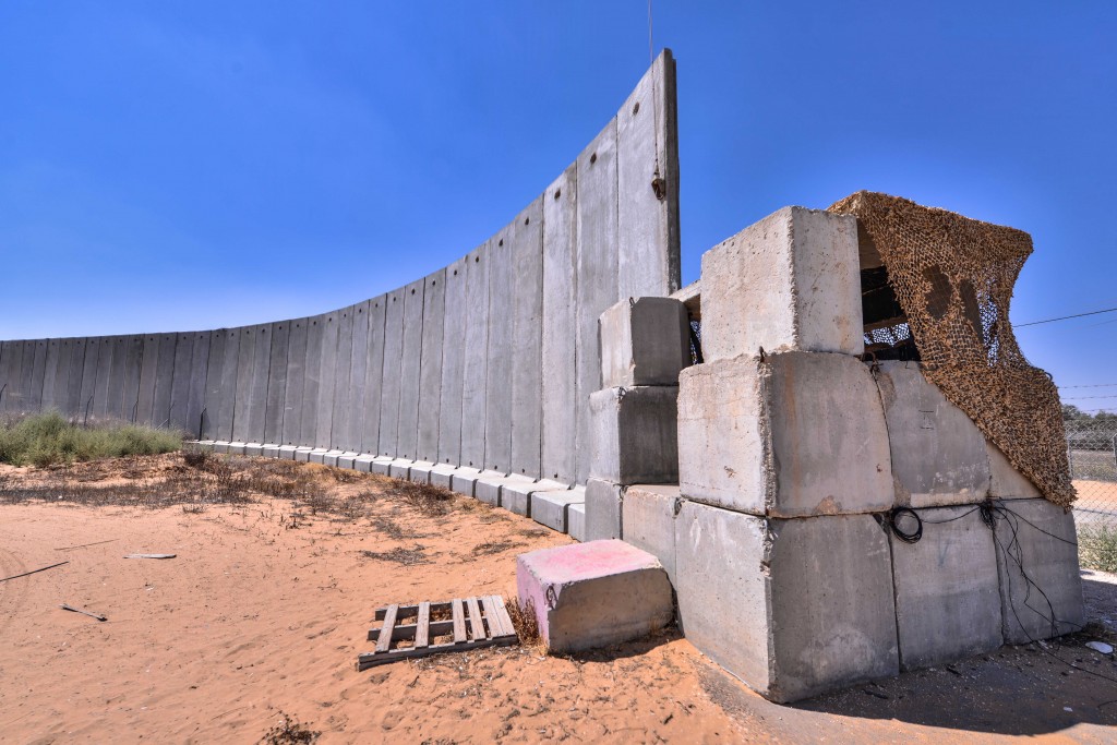 Concrete wall separating Kerem Shalom from the Gaza Strip. Photo: Aviram Valdman / The Tower
