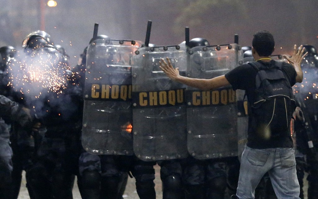 Riots in Rio, July 2013. Photo: Semilla Luz / flickr