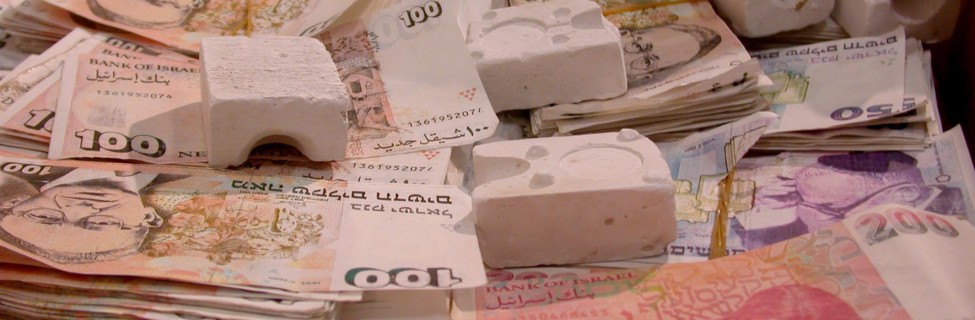 Counterfeit money found in the Muqata, 2002. Photo: Israel Defense Forces / flickr