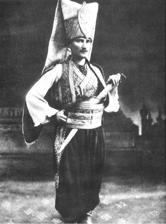 1913: Mustafa Kemal dressed as a Janissary, an elite unit in the Ottoman army. Photo credit: Jagatai / Wikimedia