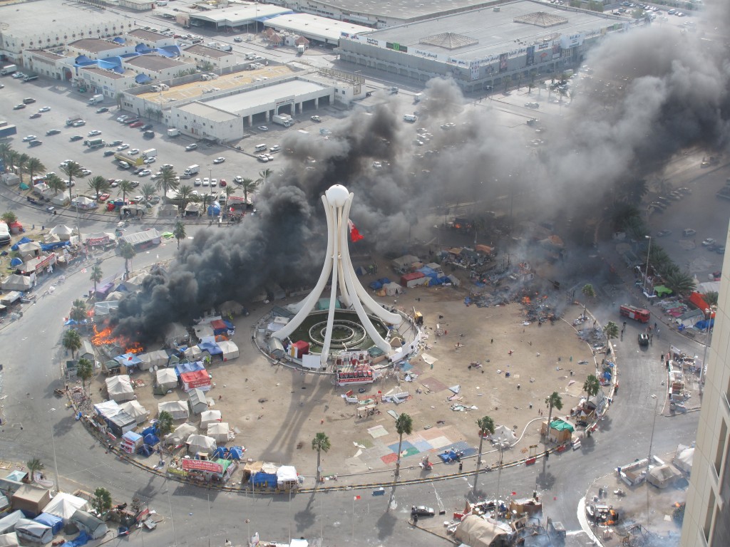 Tents burning in the Pearl Roundabout after GCC and Bahraini forces cracked down on protesters, March 16, 2011. Photo: Mohamed CJ / Wikimedia