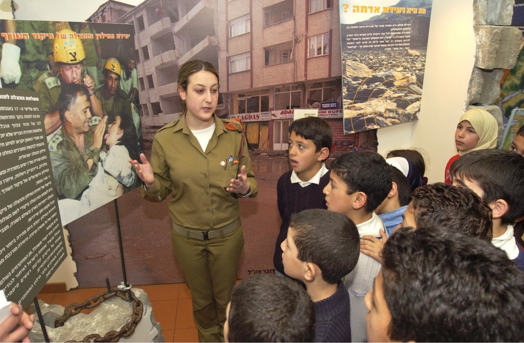 An Israeli soldier offering emergency instruction to Arab schoolchildren. Photo: Israel Defense Forces