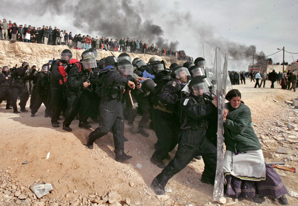 A Jewish settler struggles  with an Israeli security officer during clashes that erupted as authorities evacuated the West Bank settlement outpost of Amona, Feb. 1, 2006. Photo: Oded Balilty / AP / Knight Foundation / flickr