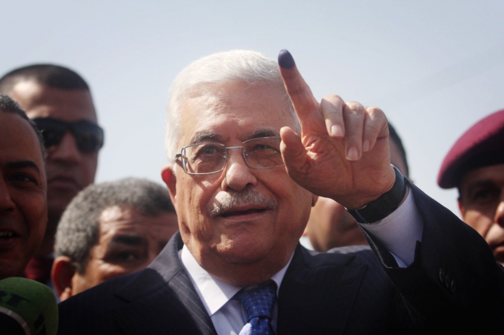 Palestinian president Mahmoud Abbas shows his ink-stained finger after casting his vote in the municipal elections in the West Bank town of Al-Bireh, October 20, 2012. Photo: Issam Rimawi / Flash90