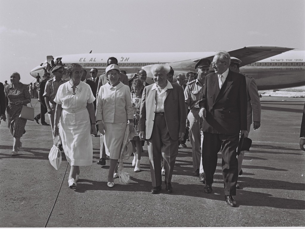 Israeli President Yitzhak Ben-Zvi and his wife are welcomed by Prime Minister David Ben-Gurion and Golda Meir at Lydda Airport on their return from their West African tour, August 17, 1962. Photo: Israel Government Press Office / flickr