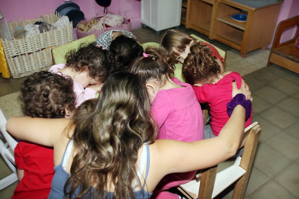 In Tel Aviv, young children practice taking cover during a rocket siren drill. Photo: Gideon Markowicz / Flash90