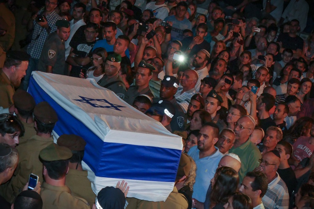 20,000 Israelis attend the funeral of IDF soldier Nissim Sean Carmeli, from Texas, at the military cemetery in the northern Israeli city of Haifa, Monday, July 21, 2014. Carmeli was killed on July 20th during clashes with Hamas militants during the Israeli ground operation in the Gaza Strip. Photo: Flash90