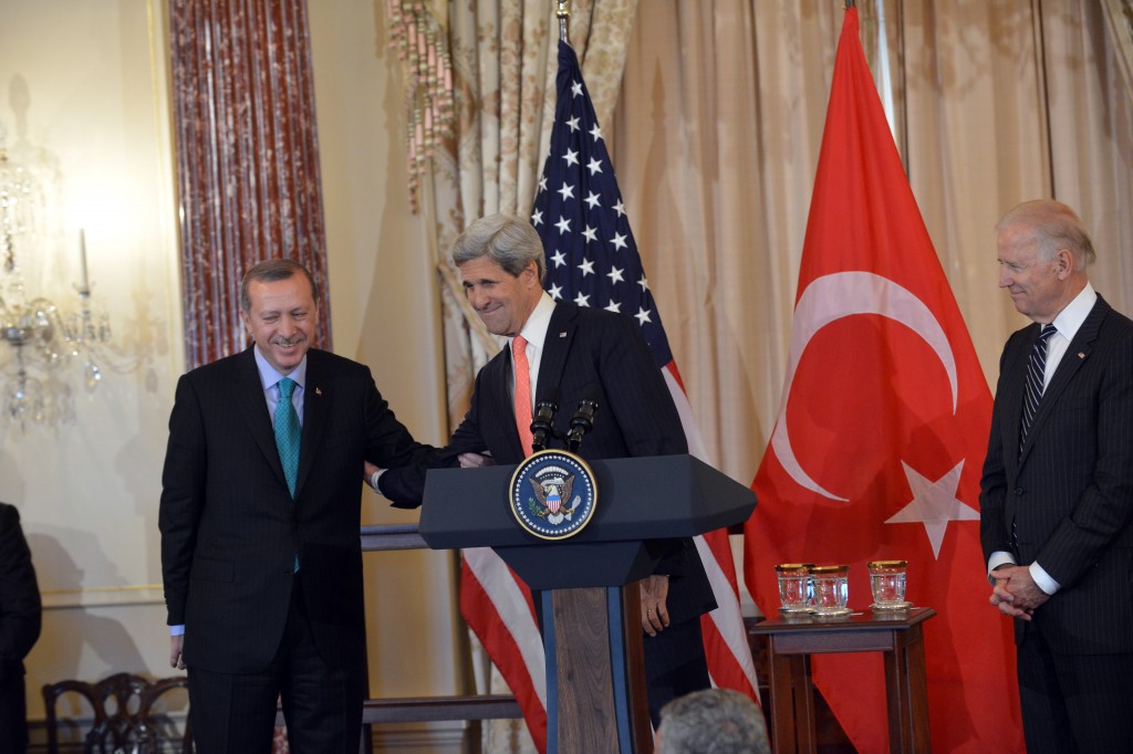 U.S. Secretary of State John Kerry and U.S. Vice President Joe Biden delivers remarks in honor of Turkish Prime Minister Recep Tayyip Erdogan at the U.S. Department of State in Washington, D.C., on May 16, 2013. Photo: U.S. Department of State / Wikimedia