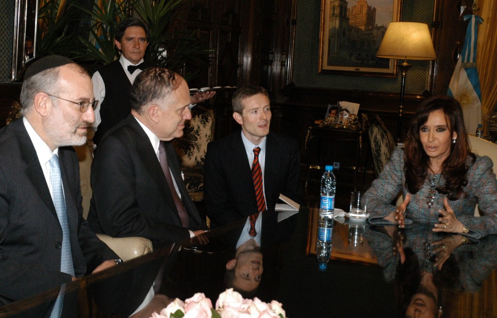 World Jewish Congress leaders meet with Argentine President Cristina Fernández de Kirchner in Buenos Aires, June 2008. Photo: WorldJewishCongress / Wikimedia