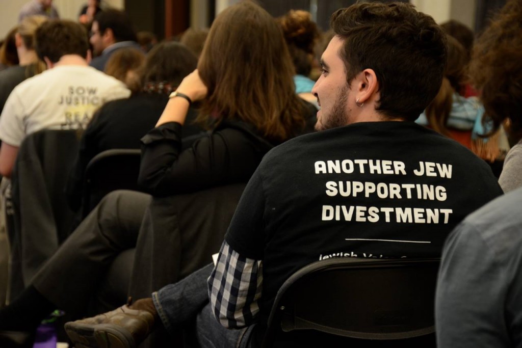 A supporter of Jewish Voice for Peace attends a session at the Open Hillel Conference. Photo: Gili Getz