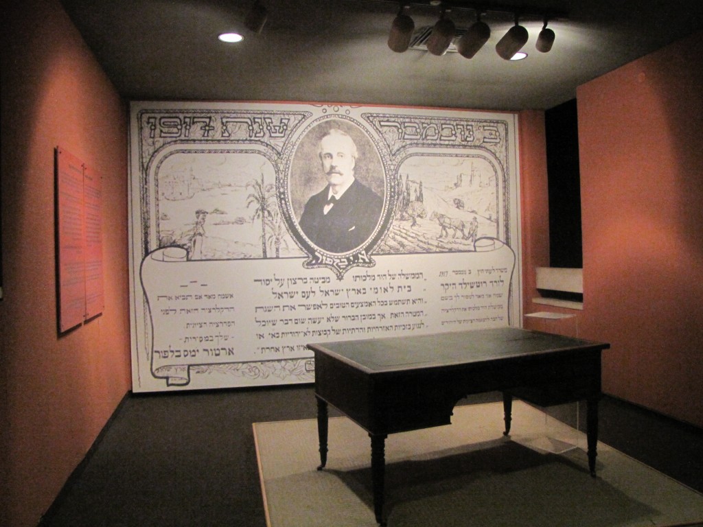 Lord Balfour’s writing desk, now located at Beit Hatfutsot – The Museum of the Jewish People in Tel Aviv. Photo: Ziko / Wikimedia