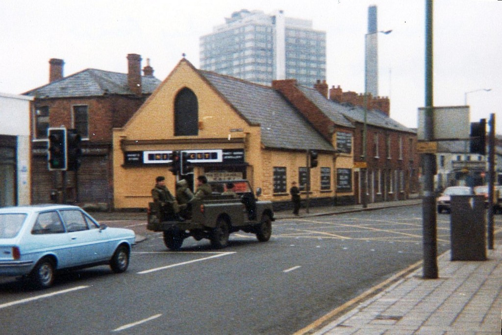 British Army troops patrol South Belfast, 1981. Photo: Rama / Wikimedia