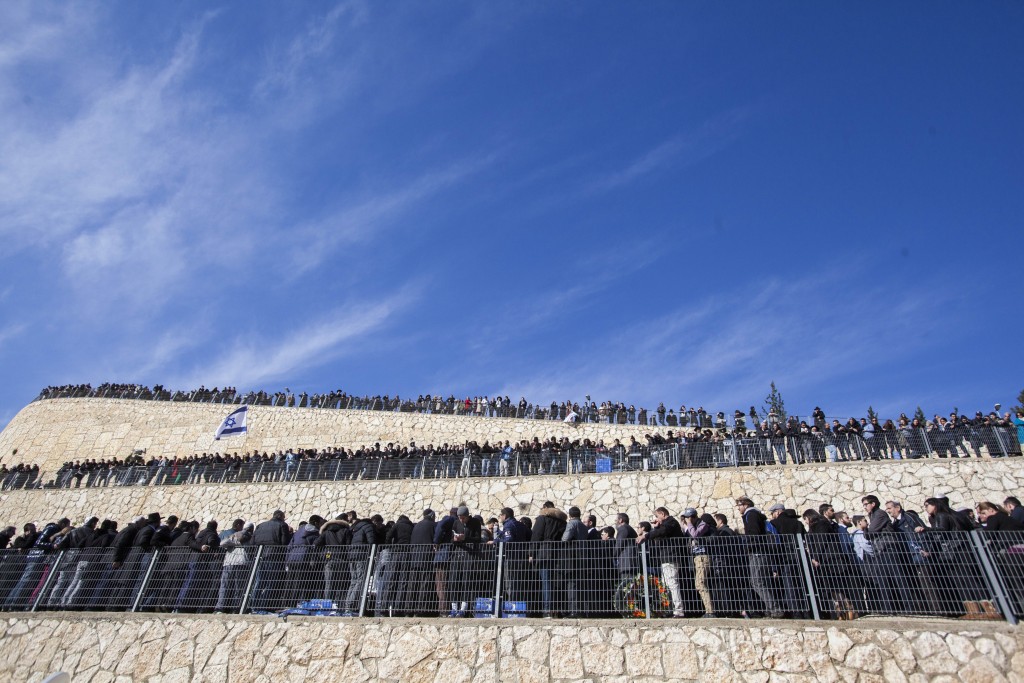 Thousands of people attend the funeral ceremony at Har HaMenuchot cemetery in Jerusalem for the four Jewish victims in the Paris kosher market terror attack, January 13, 2015. Photo: Yonatan Sindel / Flash90