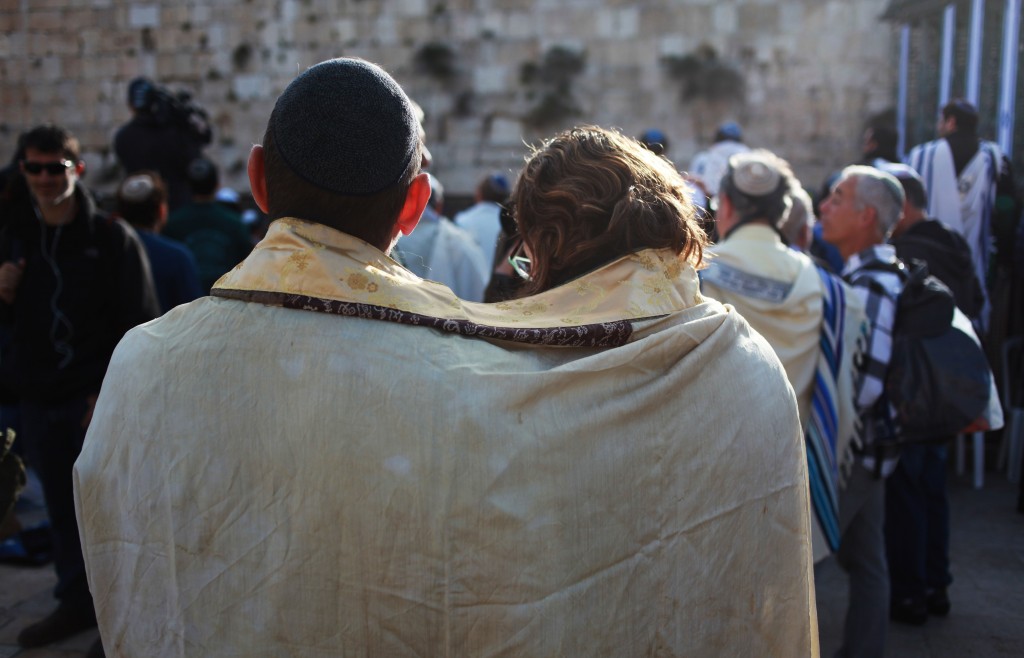 A woman and a man attempt to pray together at the Western Wall. Photo: Tal King / flickr