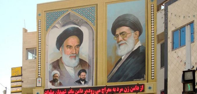 FeaturedImage_2015-05-03_Flickr_Khamenei_Khomeini_8906634210_e350be025b_o