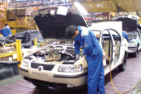 A car factory in Iran. The Iranian automotive industry grew 71 percent in 2014. Photo: moaierry / flickr