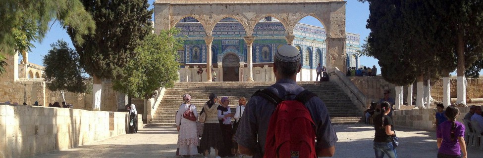 A Jewish man looks at the Dome of the Rock atop the Temple Mount. Photo: Sliman Khader / Flash90