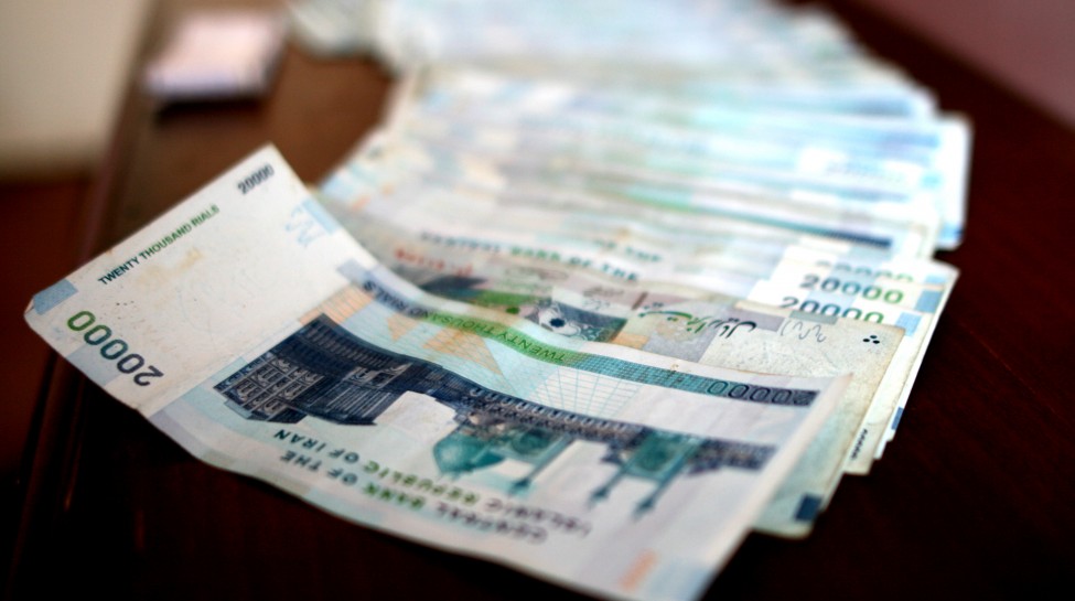 A stack of 20,000 rial bills. Photo: Bastian / flickr