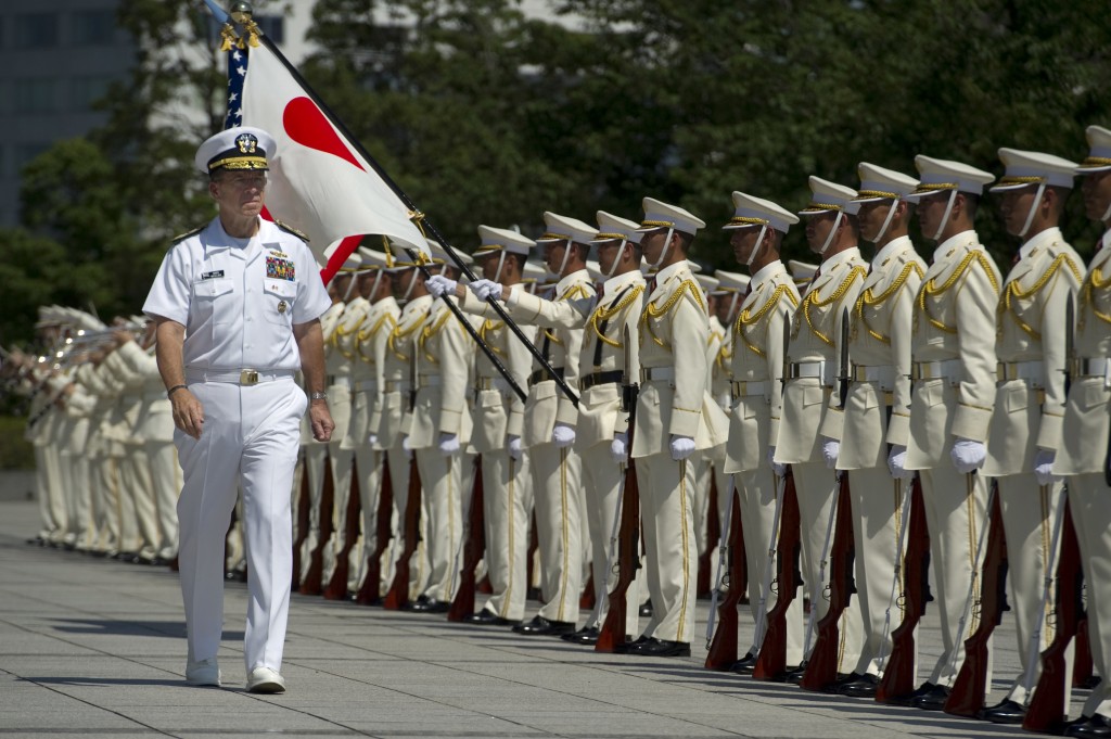 Chairman of the Joint Chiefs of Staff Adm. Mike Mullen reviews Japanese Self-Defense Force troops during a welcoming ceremony at the Ministry of Defense in Tokyo, Japan, July 15, 2011. Photo: Petty Officer 1st Class Chad J. McNeeley / U.S. Navy / Wikimedia