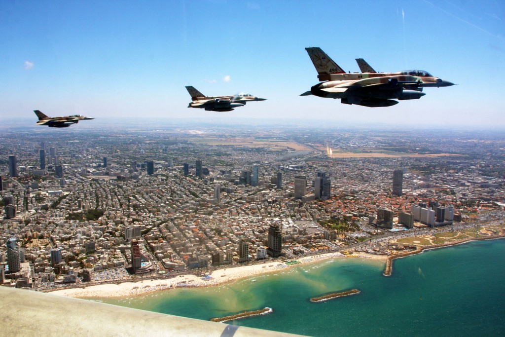 F-16s fly over Tel Aviv as part of the country’s 63rd Independence Day celebrations. Photo: Israel Defense Forces / Wikimedia