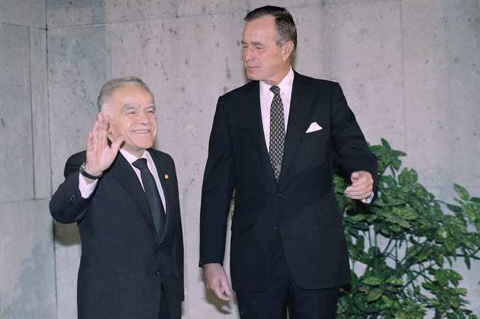 Israeli Prime Minister Yitzhak Shamir meets with U.S. President George H.W. Bush at the 1991 Madrid Conference. Photo: Walla