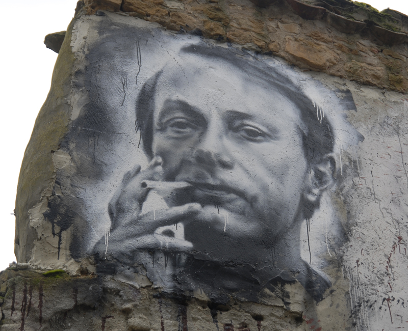 A mural of Michel Houellebecq, Saint-Romain-au-Mont-d'Or, France. Photo: Thierry Ehrmann / flickr