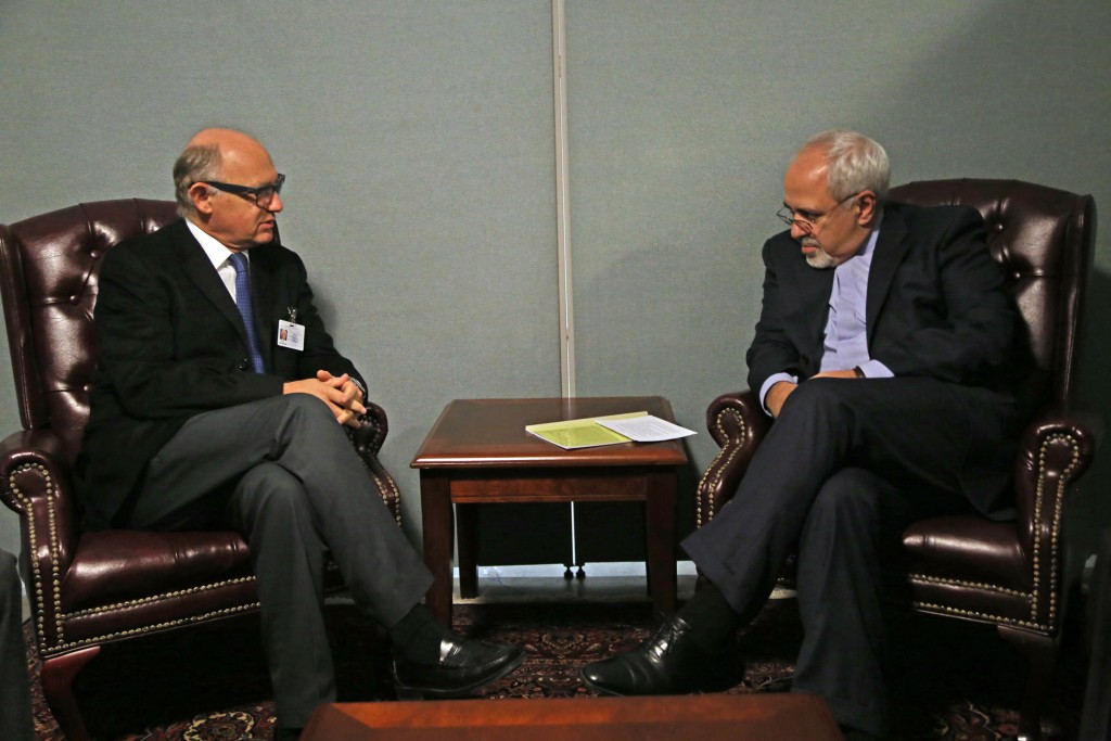 Then-Argentine Foreign Minister Hector Timerman meets with Iranian Foreign Minister Mohammad Javad Zarif at the United Nations building in New York, September 2013. Photo: russavia / Wikimedia