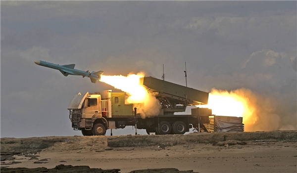 Iranian Naval forces successfully fired three home-made Nour coast-to-sea cruise missiles on the third day of wargames along the country's southeastern coast, January 29, 2016. Photo: Fars News Agency