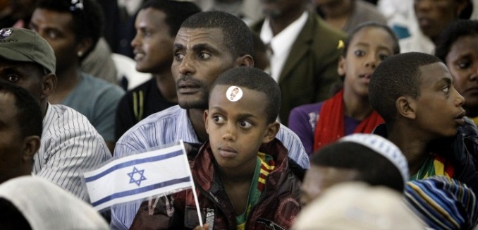 Ethiopian Falash Mura arrive at the Ben Gurion airport, outside Tel Aviv on August 28, 2013. Some 450 new immigrants from Ethiopia were brought to Israel as part of the Operation Wings of Dove  operation launched three years agoby the Jewish Agency to bring the remaining Falash Mura  Ethiopian Jews whose ancestors were forced to convert to Christianity - to Israel. Photo by Miriam Alster/Flash90.  *** Local Caption *** ???? ???
????? ?????
???????
????????
??? ?????
?????  ?????  ???????? 
???"?