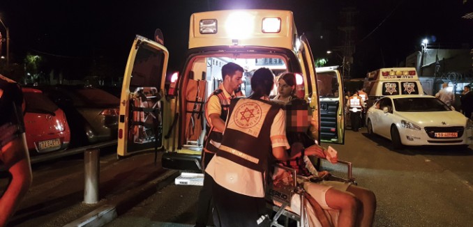 Israeli medical forces evacuate a wounded man at the scene where a suspect terrorist opened fire at the Sarona Market shopping center in tel Aviv, on June 8, 2016. The suspect shot and wounded 9 people, one of them critically injured, in a suspected terror attack in the center of the city. Photo by Moti Karelitz/Flash90 *** Local Caption *** ?? ????
???? ?????
?????
?????
???
????
???????