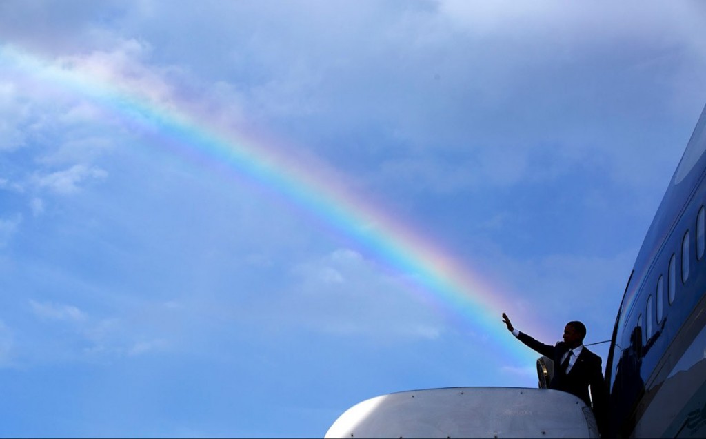President Barack Obama waves from Air Force One in Kingston, Jamaica, April 9, 2015. Photo: Pete Souza / White House