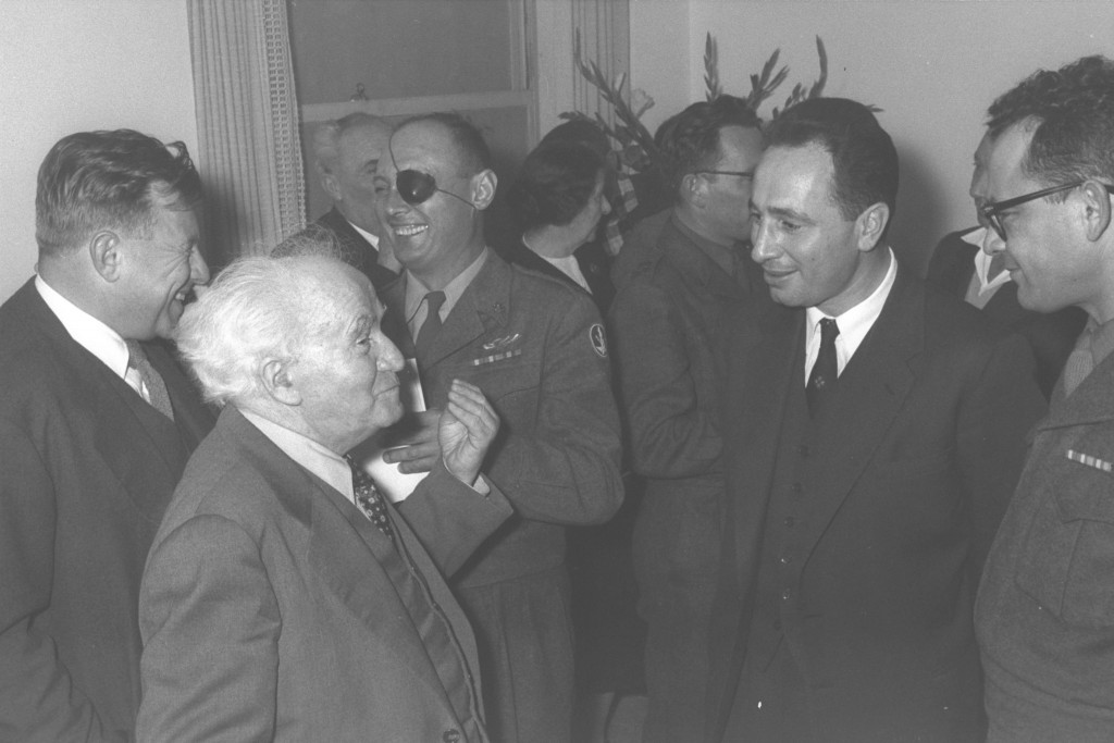 From left to right: Prime Minister’s Office director-general and future Jerusalem mayor Teddy Kollek, Prime Minister David Ben-Gurion, IDF Chief of Staff and future Defense and Foreign Minister Moshe Dayan, and Defense Ministry director-general and future prime minister and president Shimon Peres, 1958. Photo: Fritz Cohen / Government Press Office