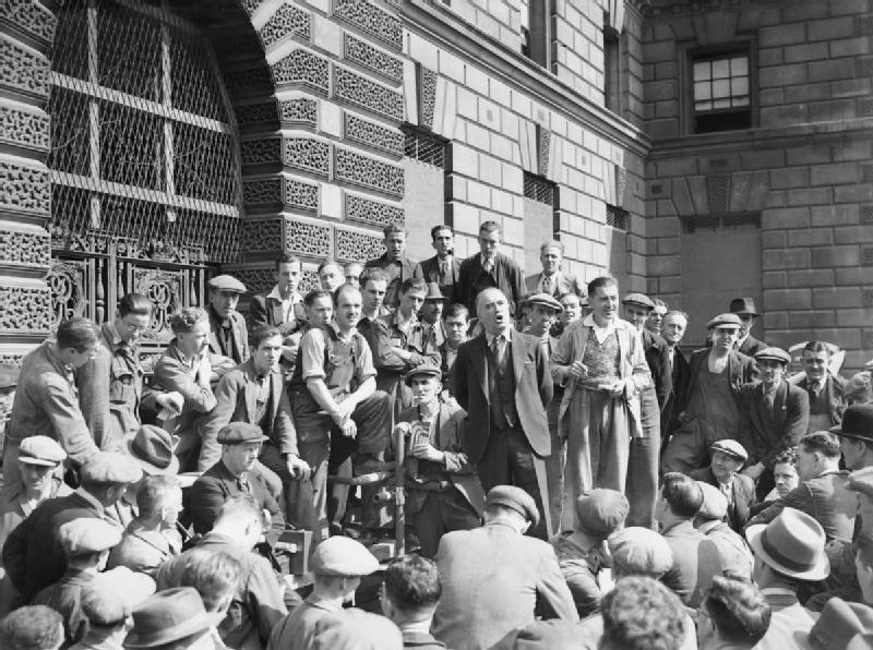 Harry Pollitt, General Secretary of the Communist Party of Great Britain, gives a speech to workers in Whitehall, London, 1941. Photo: Wikimedia