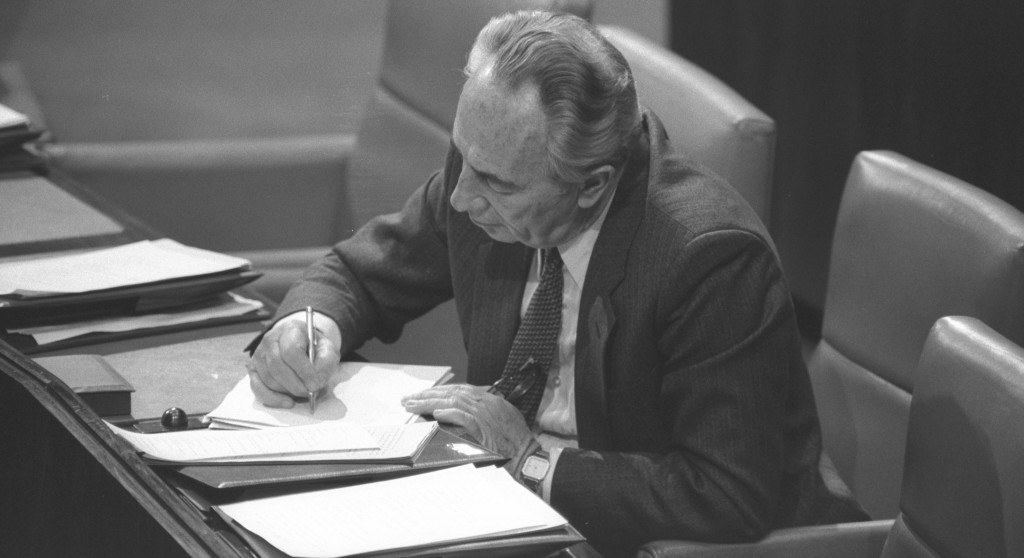 Prime Minister Shimon Peres takes notes in his seat in the Knesset, 1986. Photo: Nati Harnik / Government Press Office