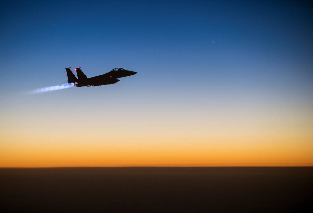 A U.S. Air Force F-15E Strike Eagle aircraft flies over northern Iraq after conducting airstrikes on Islamic State targets, September 23, 2014. Photo: Senior Airman Matthew Bruch / U.S. Air Force