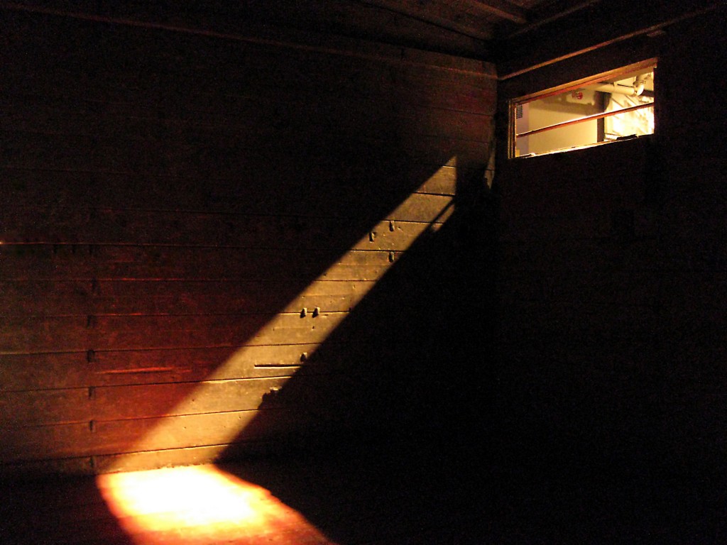 The interior of a boxcar at the United States Holocaust Memorial Museum. Photo: Beth Jusino / Wikimedia