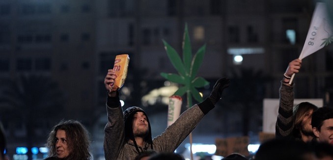Thousands attend a rally in support of legalizing marijuana, held on Rabin square in tel Aviv on February 04, 2017. Photo by Tomer Neuberg/FLASH90 *** Local Caption *** ????? ???? ???????? 
???? ????