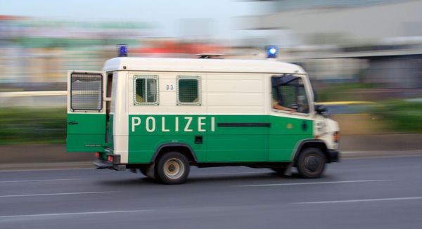 1920px-German_police_car_in_action