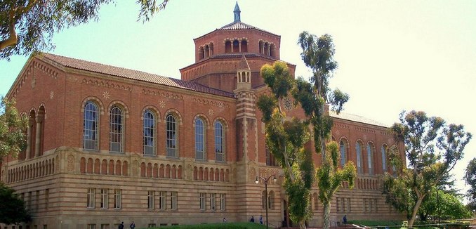 FeaturedImage_2018-12-14_WikiCommons_Powell_Library,_angle_view,_UCLA_campus